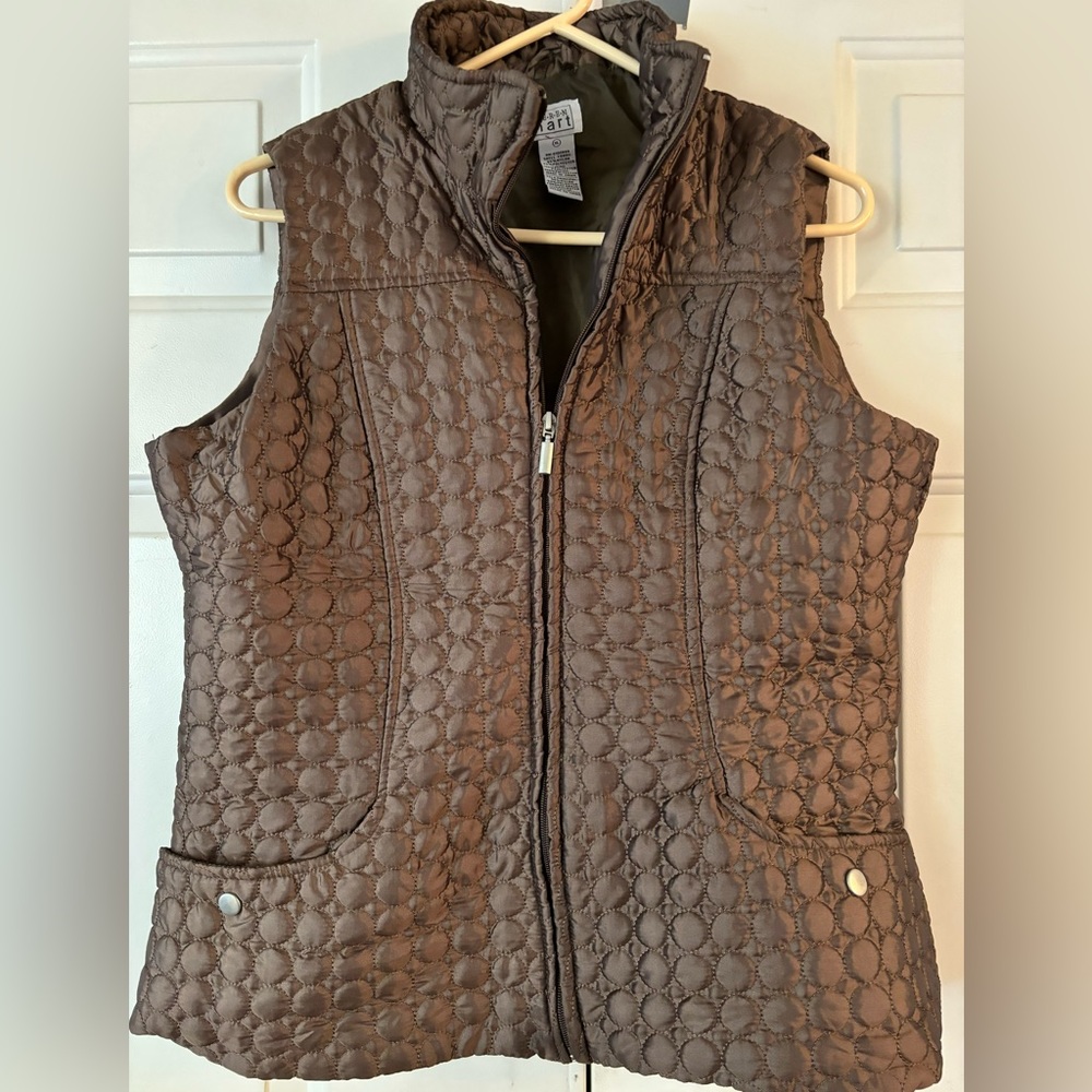 Fall is coming! Slide into the season with this LIGHTWEIGHT PUFFER VEST